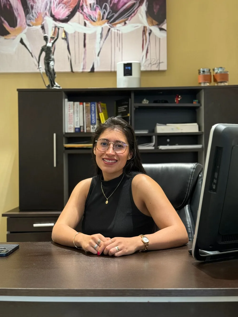 Arianet Cárdenas, ARCAR Consultoría Contable, en su oficina